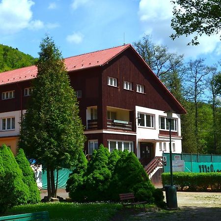 Sport Hotel Gejzirpark Karlovy Vary Exterior foto