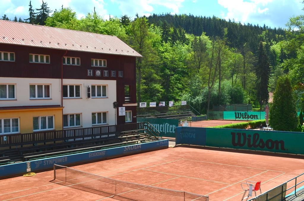 Sport Hotel Gejzirpark Karlovy Vary Exterior foto